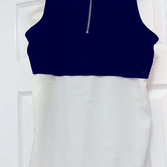 Banana Republic Sleeveless top XS black and white flowy​ - Picture 4 of 4